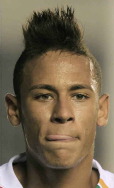 职业生涯早期的莫西干这不是人们第一次见到内马尔的小辫子,2018年3月