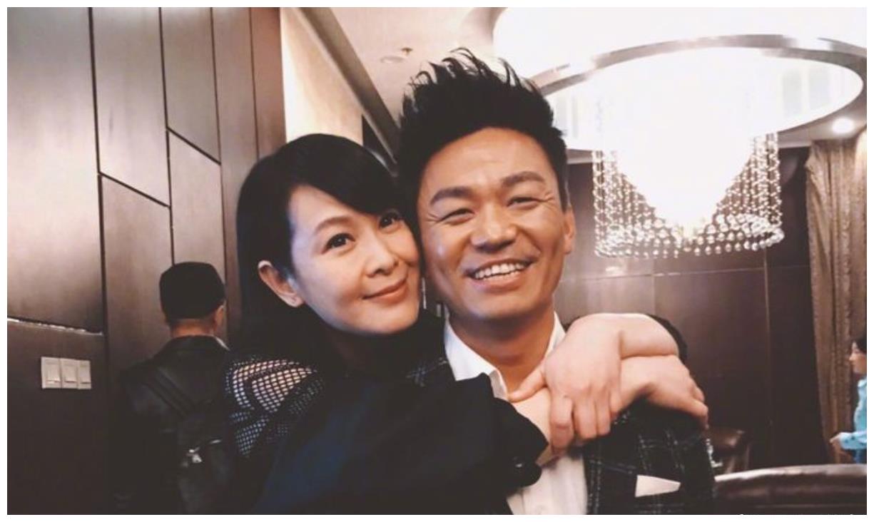 她是王宝强最感激的人,曾一手将他捧红,今48岁嫁人他仍不忘本