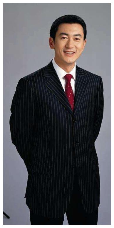 央视最帅男主播鲁健隐婚16年少有人知妻子是身为主持人的她