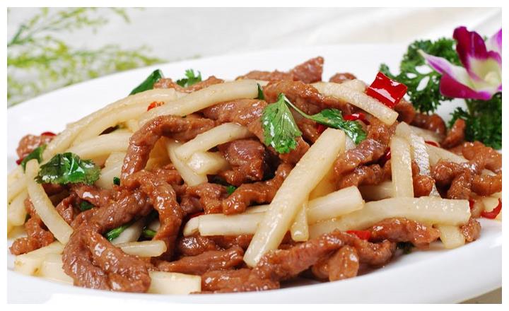 酸萝卜炒牛肉时,直接下油锅是错的!多加一步,牛肉更香更滑嫩