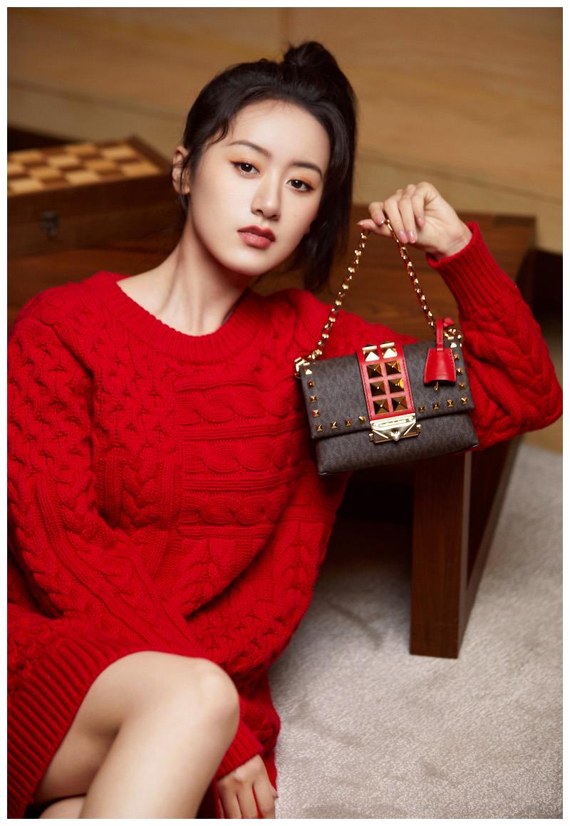 当时张艺兴饰演"二爷",袁冰妍饰演他最喜欢的"丫头".这