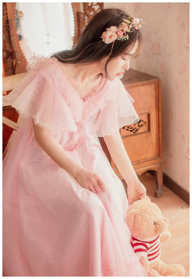 粉嫩公主裙养眼美少女清纯漂亮