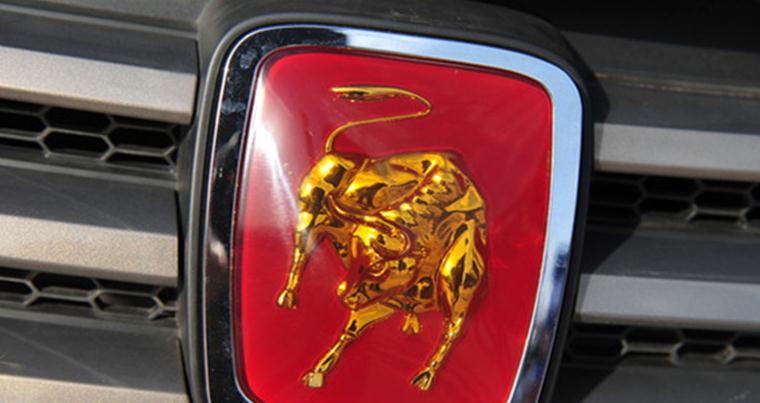 就拿北汽的车标举例,在之前北汽的车标是一个猪鼻子的样子,它也被不少