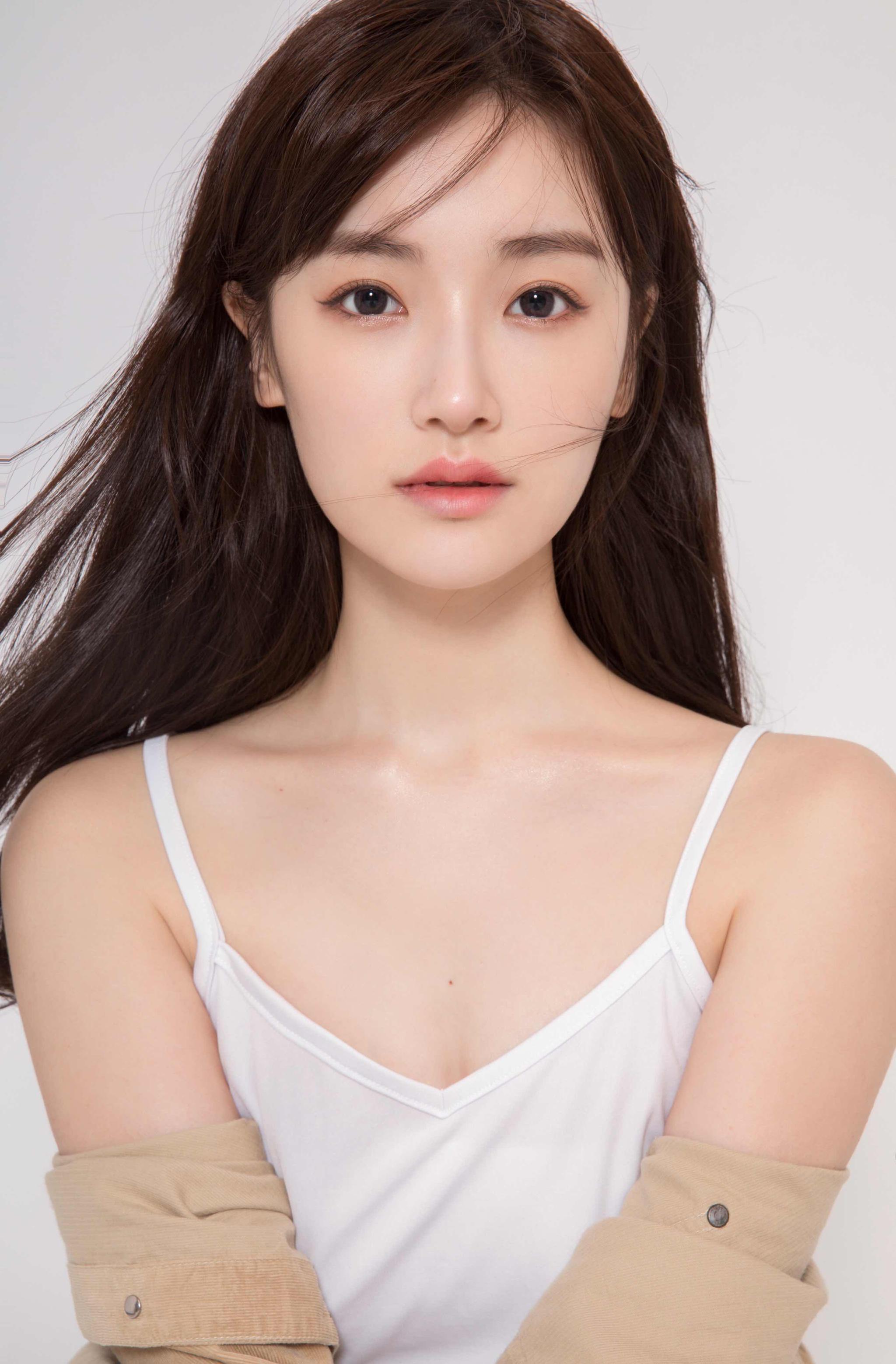 "最美校服女生"高晴仙系写真曝光,完美诠释甜美时尚风