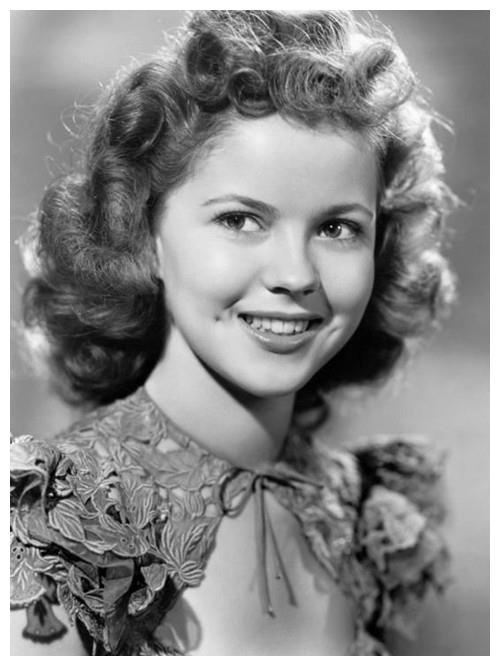 他是中国的秀兰·邓波儿,因妻子管得严自尽,后代是家喻户晓明星