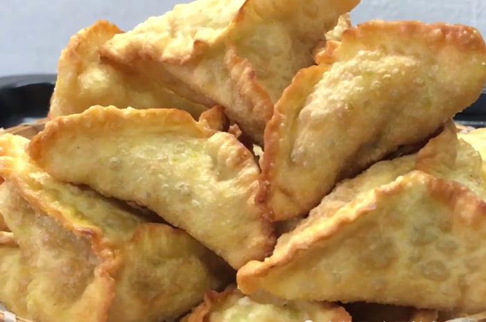 鲜香味美的油炸包菜饺外脆里嫩营养好吃家人特爱吃