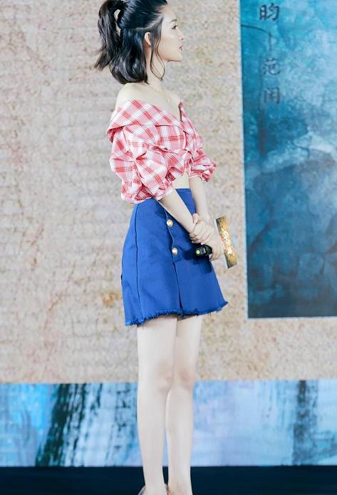 李沁的三角坐真火了凹造型腿距一尺宽这是在欺负胖女孩吗