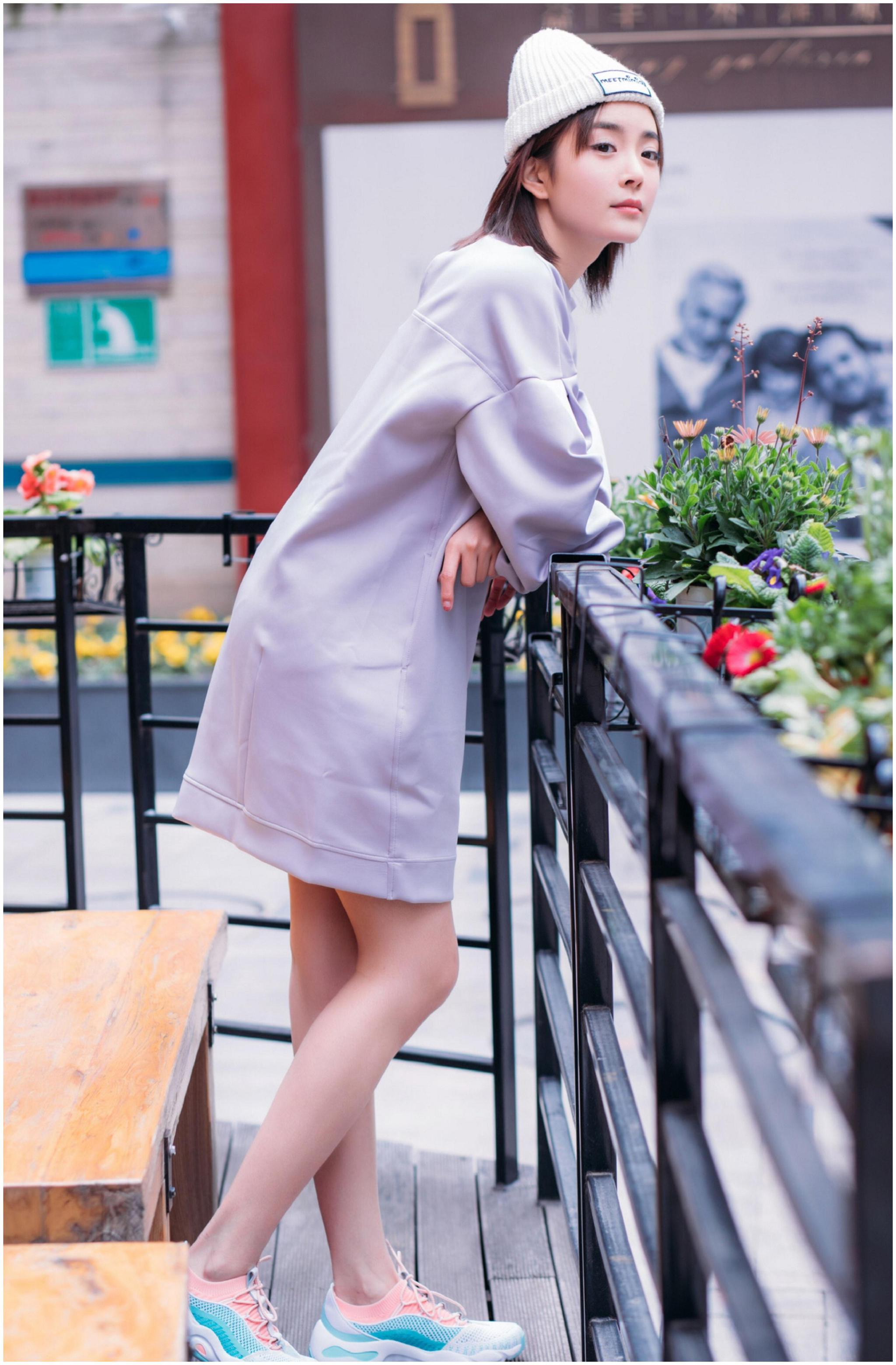 种丹妮街拍美图牛仔短裤尽显美腿甜美可爱清新自然