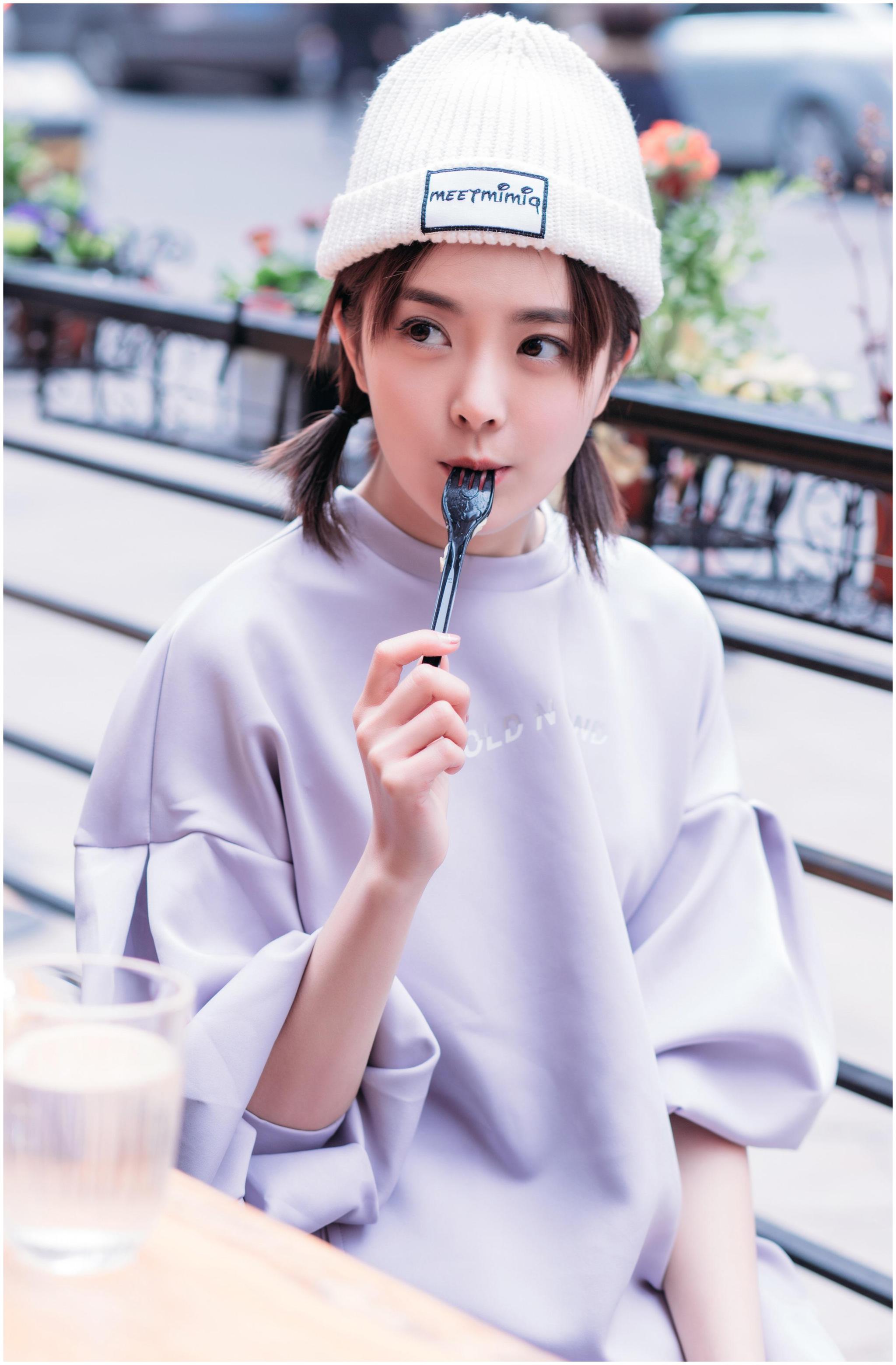 种丹妮街拍美图牛仔短裤尽显美腿甜美可爱清新自然