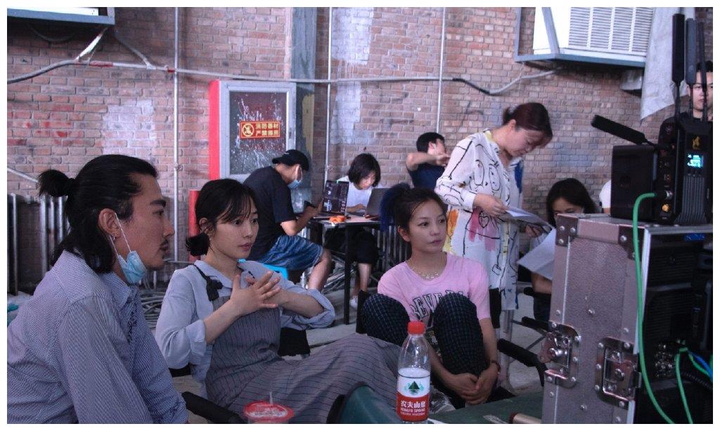 白百何与赵薇合作,演绎失眠的家庭主妇,被称眼神台词里都是戏