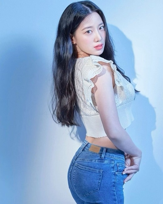 berry good成员赵贤sns发照秀凹凸身材