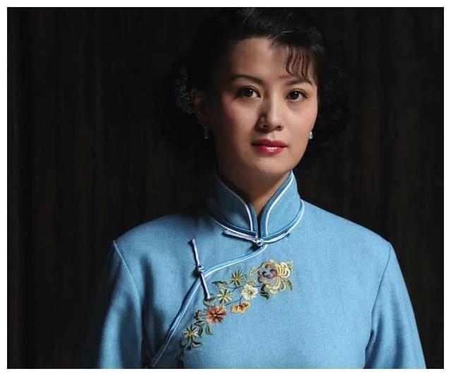 老戏骨巍子离婚时净身出户后与史兰芽相恋如今儿子成实力派