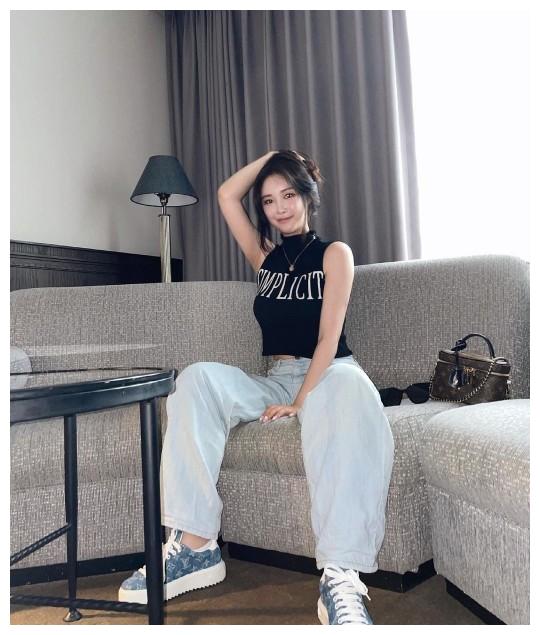 bravegirls成员金玟莹sns发照秀出众美貌