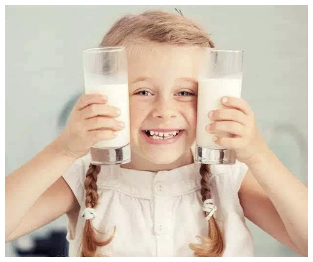 宝宝几周岁可喝鲜牛奶这对孩子的身体有什么好处