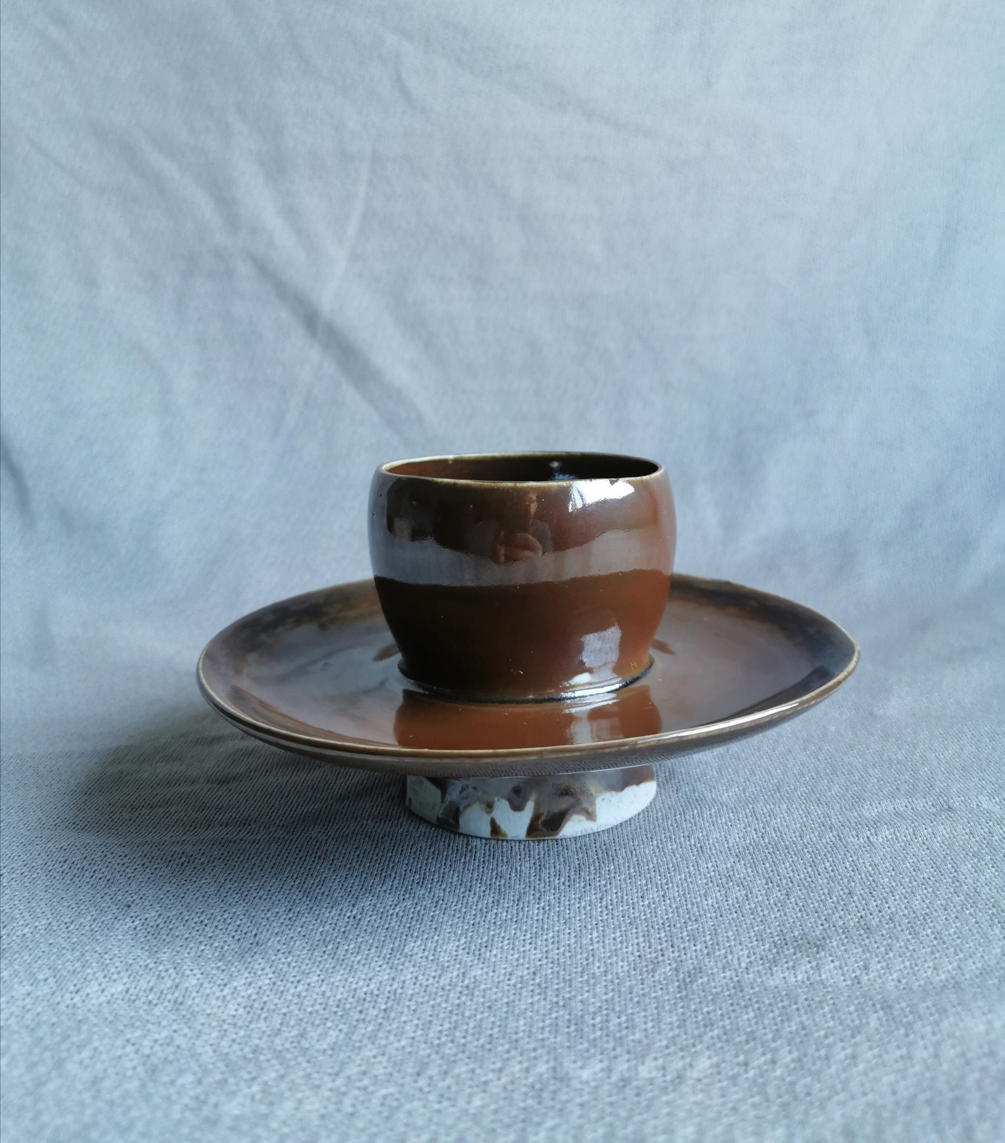 宋代定窑酱釉盏托