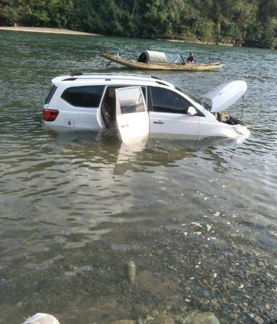 倒霉宝骏730车主河边洗车, 谁知水库突然放水,结果可想而知