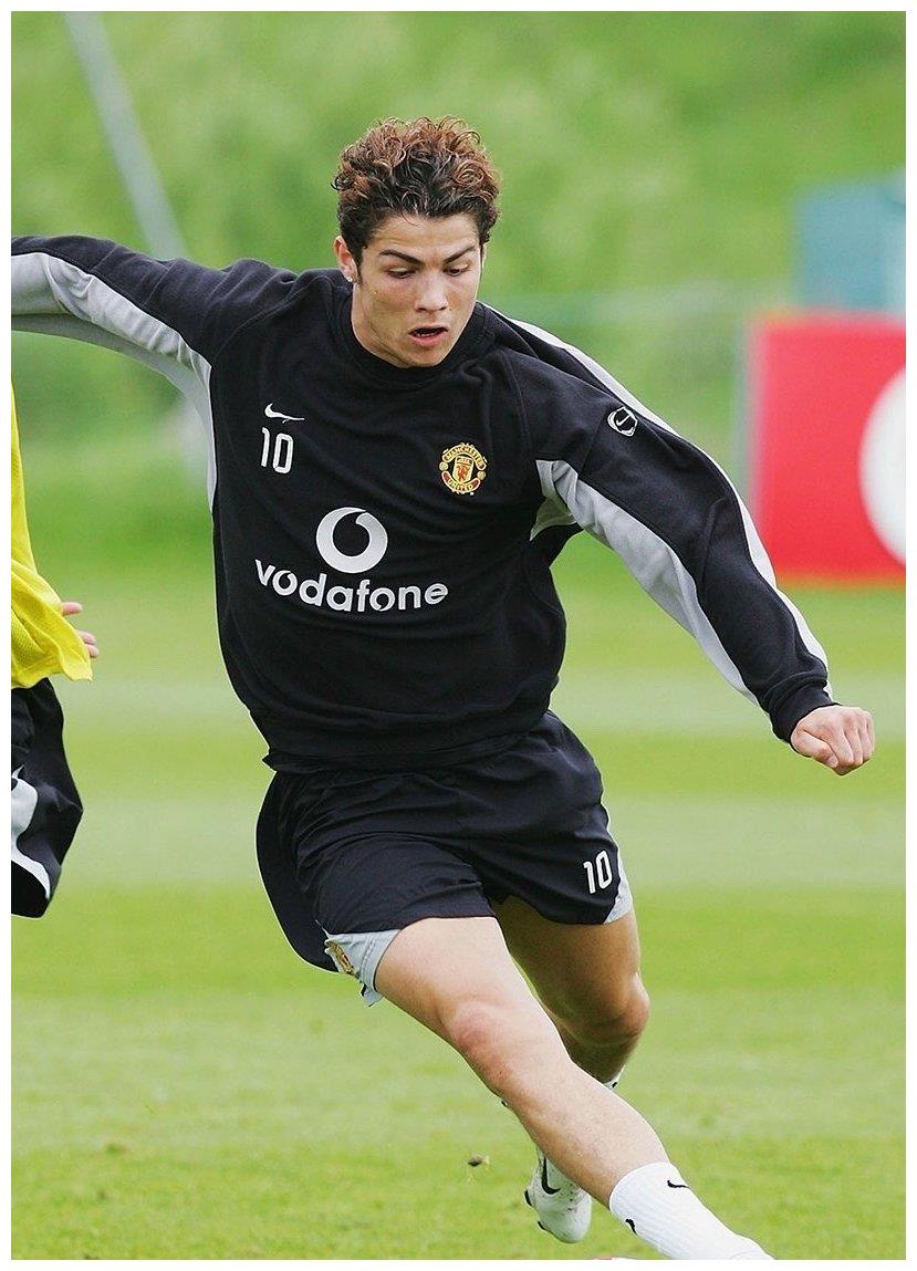 c罗与10号位球员擦肩而过,早年弗格森不让他模仿马拉多纳的技术