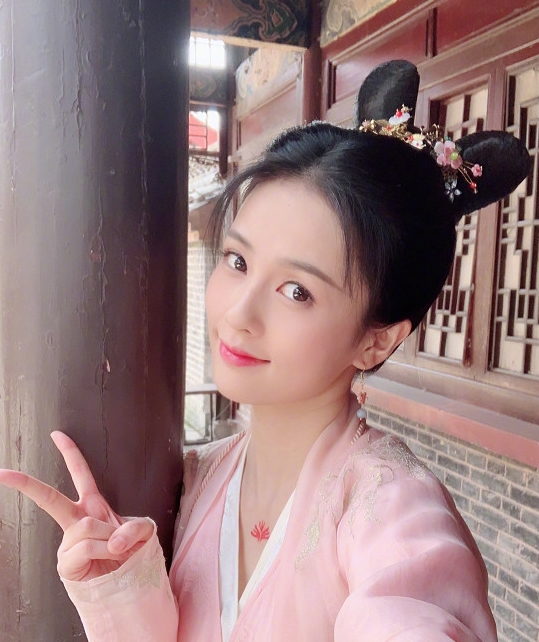 九流霸主剧照获好评,谁注意到白鹿的鞋子?网友:还不如丫鬟!