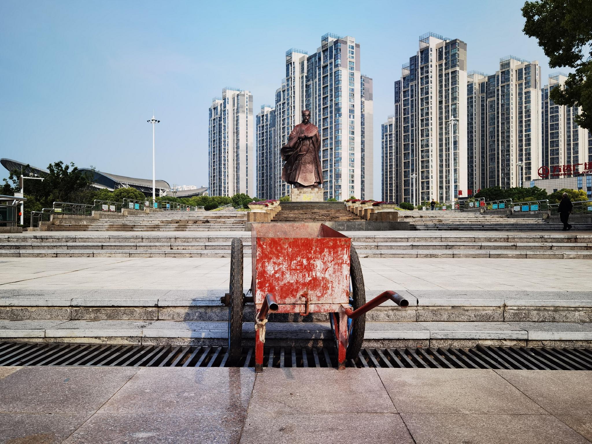 湖北襄阳:诸葛亮文化广场即景