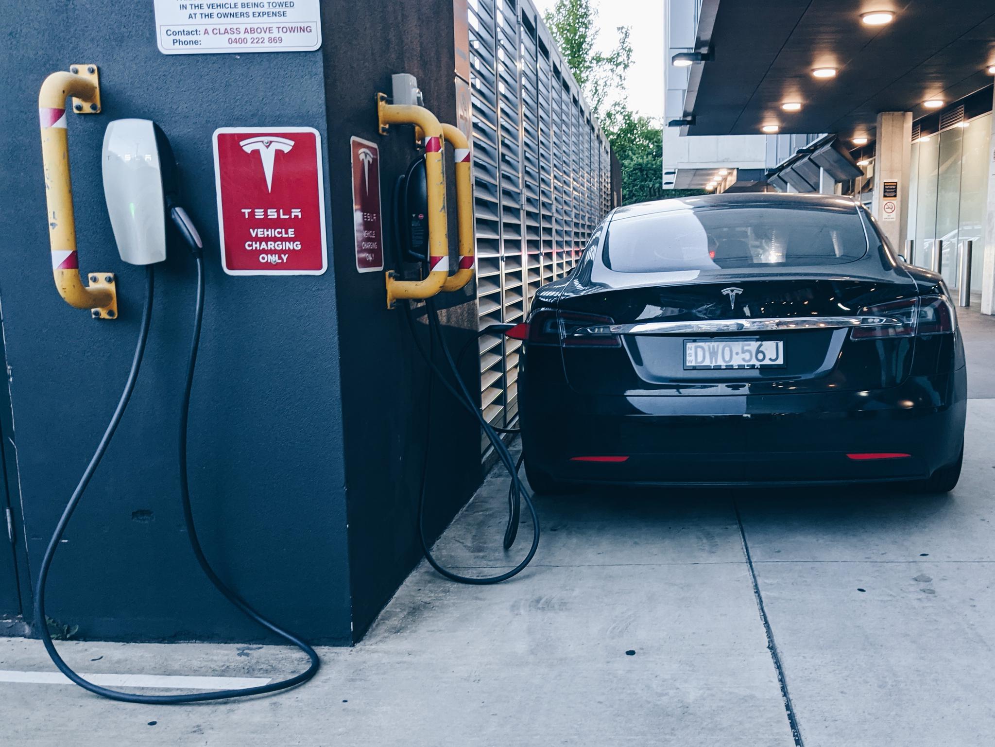 特斯拉eap增强版自动辅助驾驶功能,值得买吗?