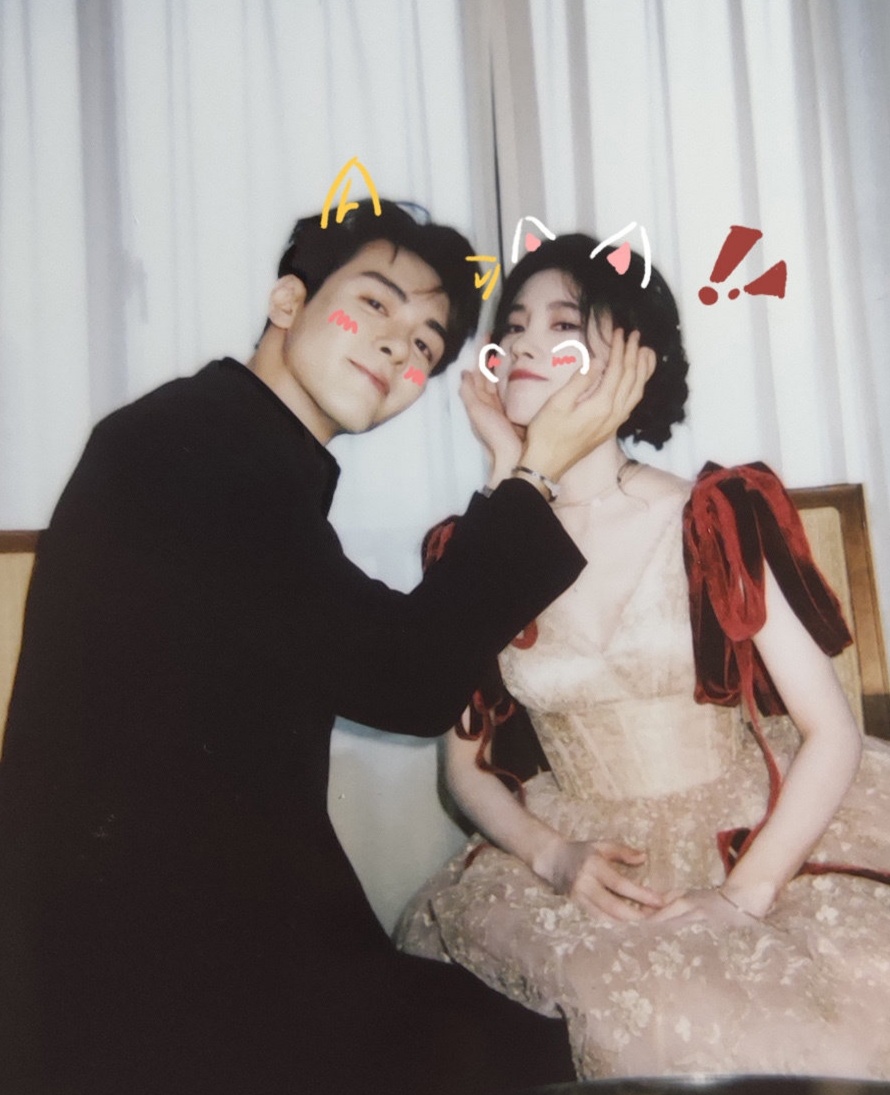 鞠婧祎曾舜晞合体营业被捧脸的小鞠表情丰富