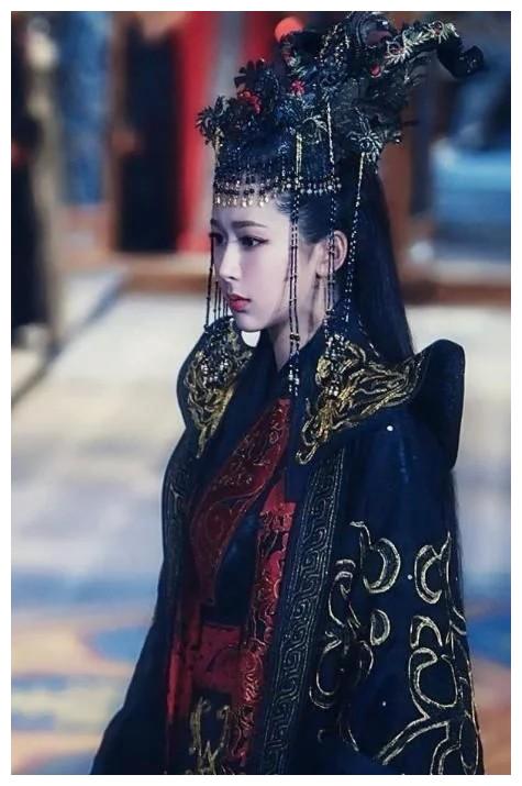 杨紫影视剧中的大婚造型,韩商言佟年让人羡慕,锦觅润玉让人出戏