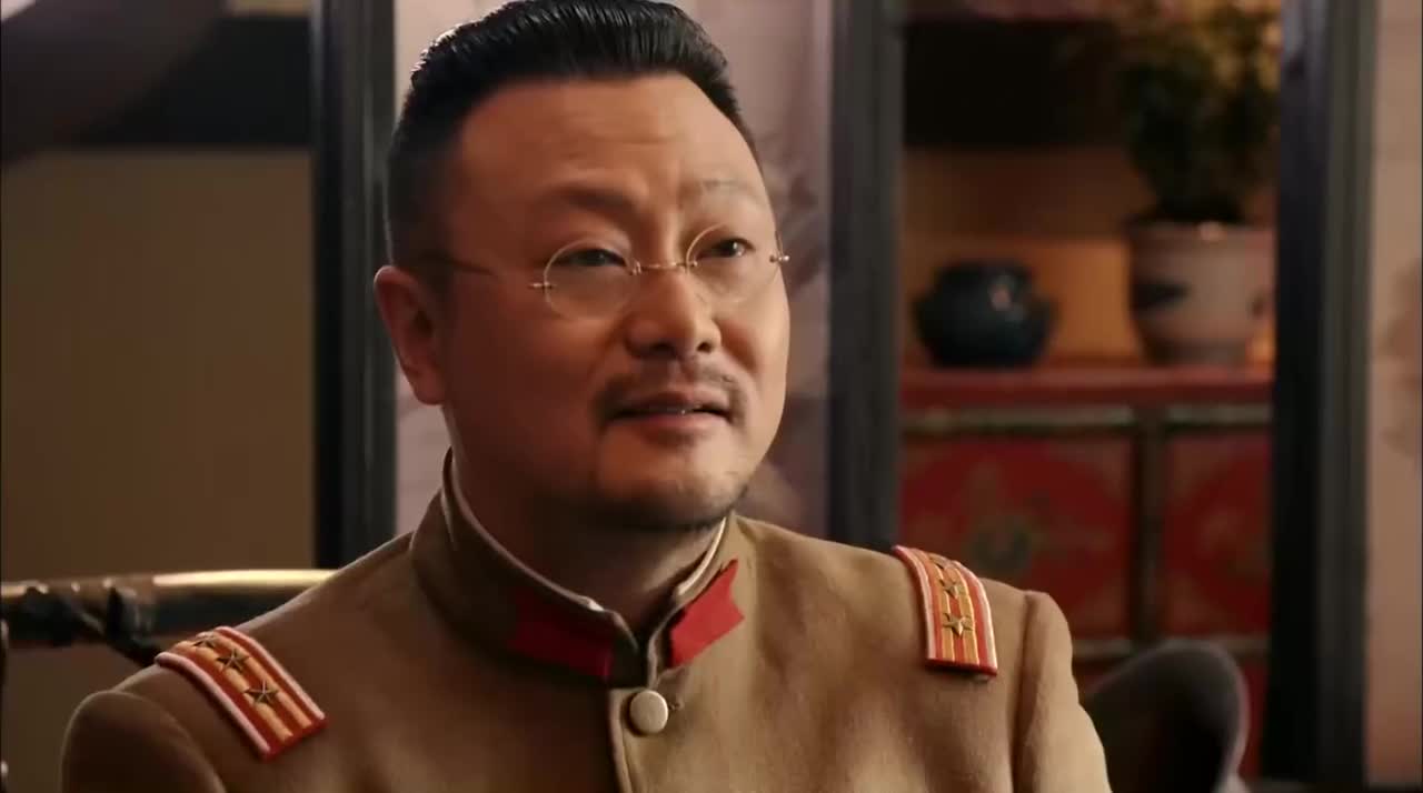 红色:徐天担心铁林有危险,只好向影佐求情,对方却不肯轻易帮他