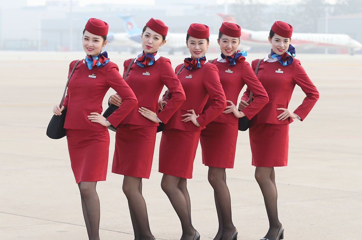 美丽的空姐,均有着整齐划一,亲切温馨的微笑