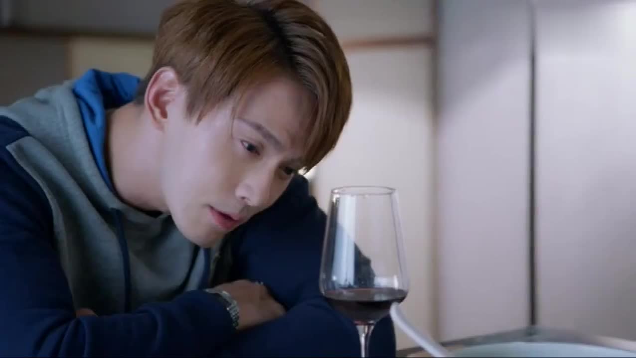 归还世界给你秦也很伤感