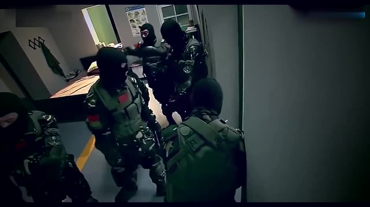 尴尬至极! 为您推荐: 不愧是特种兵"狗头老高"这一刻霸气侧漏!