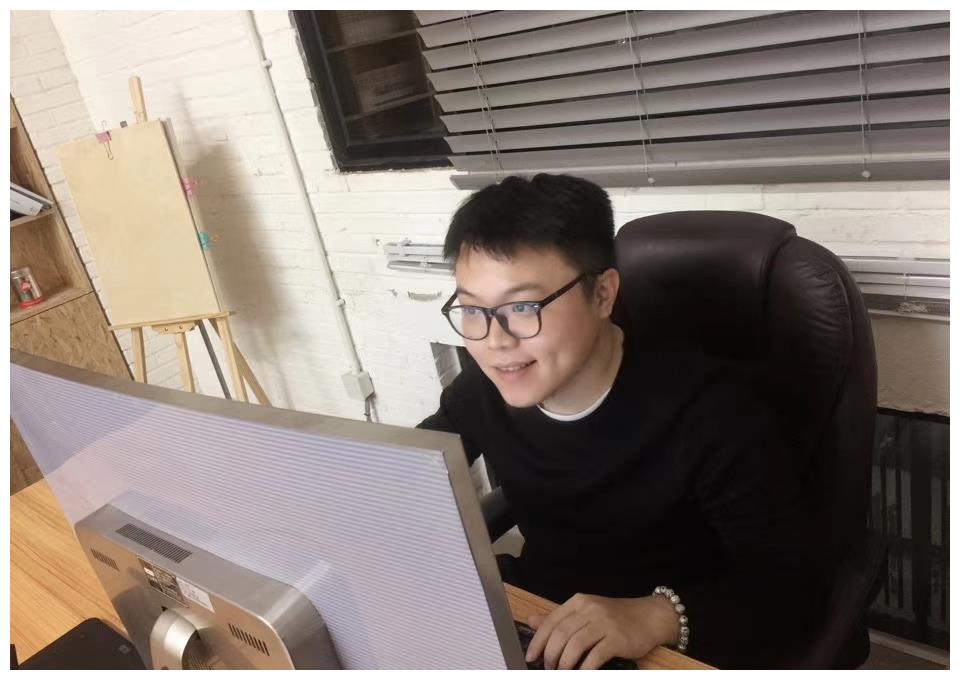 说这部电影之前,必须要说的便是电影编剧崔走召,崔走召,是一位早期