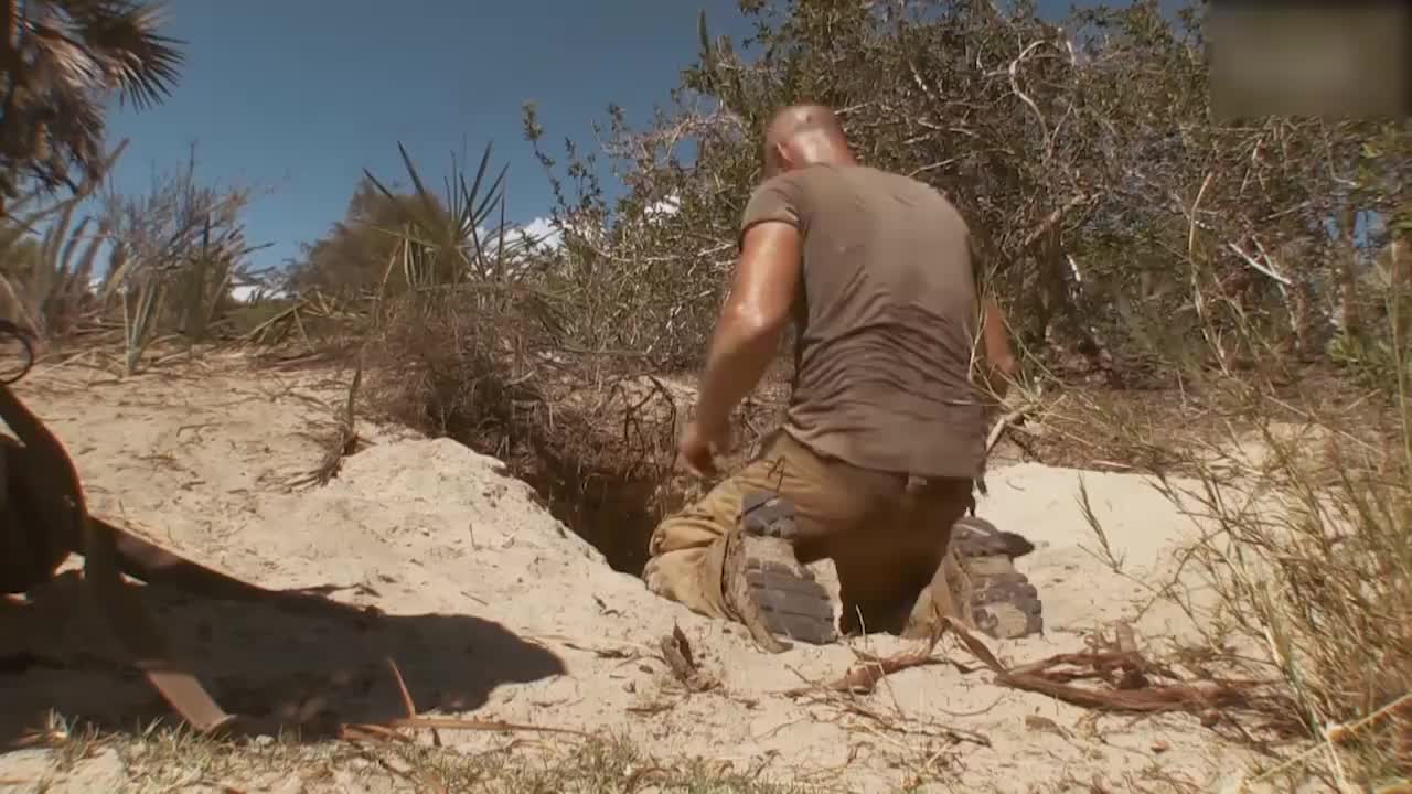 单挑荒野绝境这水来的太及时了德爷想都没想直接喝是淡水