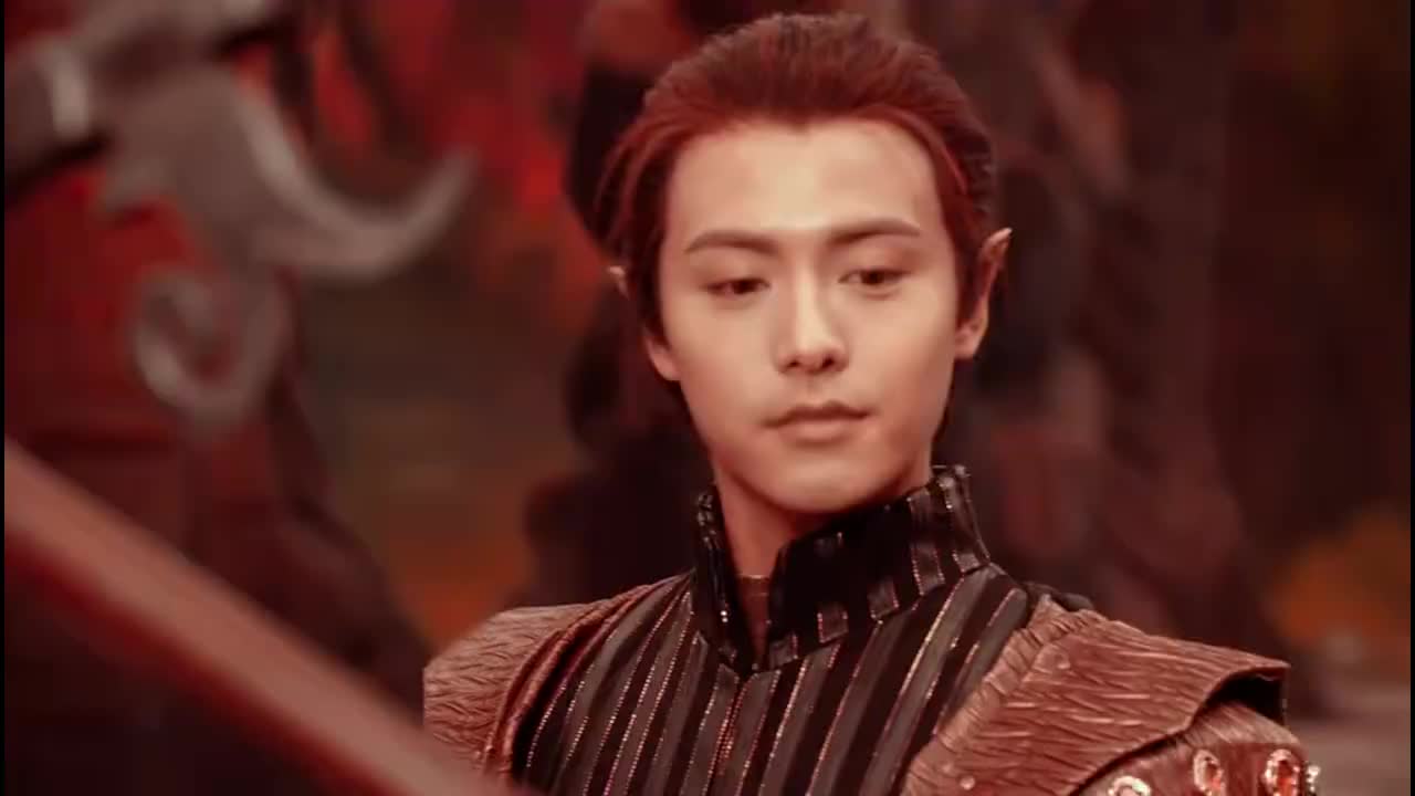 还敢威胁罹天烬冰焰族可不是好脾气差点被罹天烬杀死