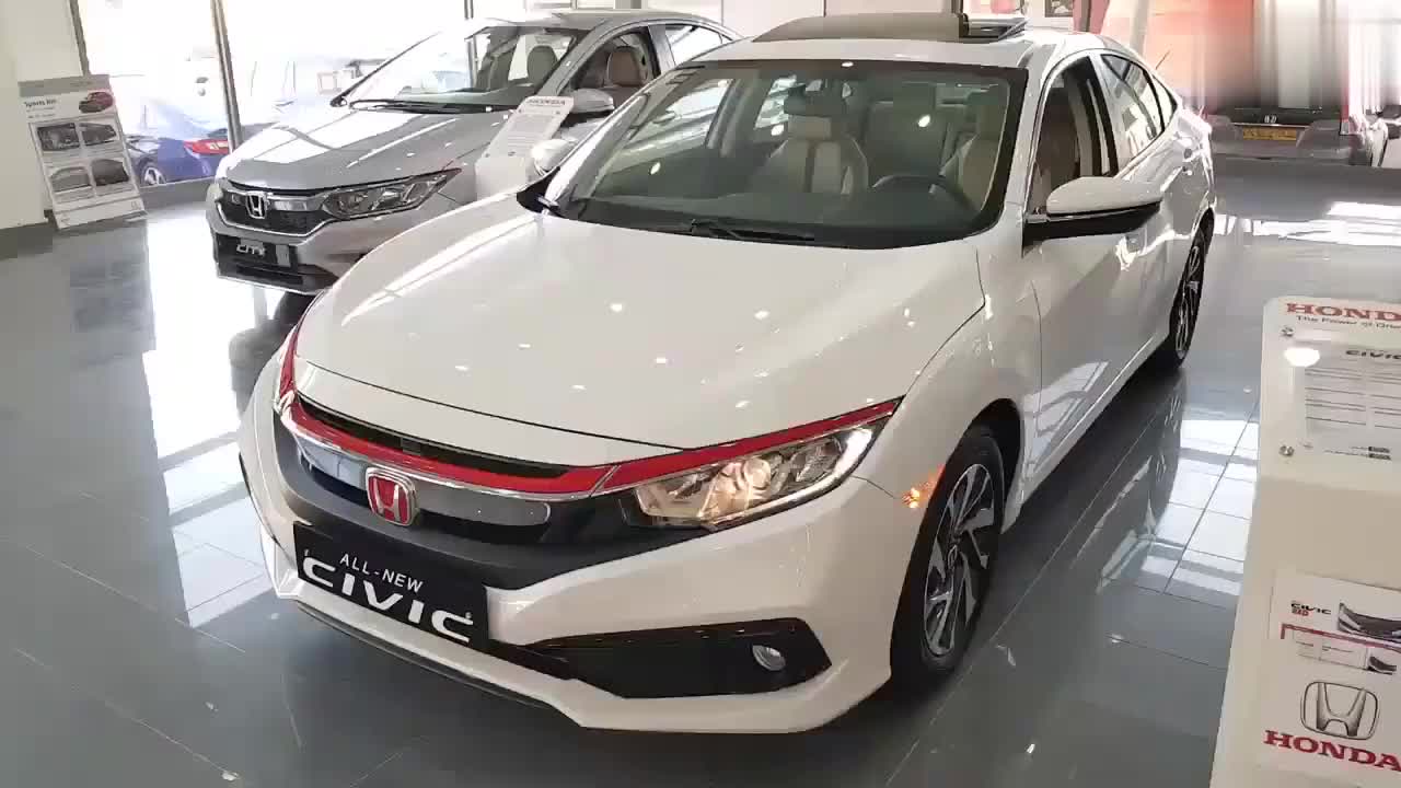 2020款红标本田思域到店实拍,坐进车内的那刻,给个不心动的理由