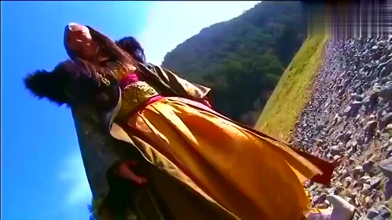 五版金轮法王对比:黄晓明版造型服装到位,而新版造型却像独角兽