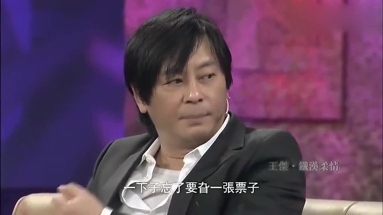 黄妈在王杰身边秒变迷妹,整首歌都手足无措,台下笑成一片!