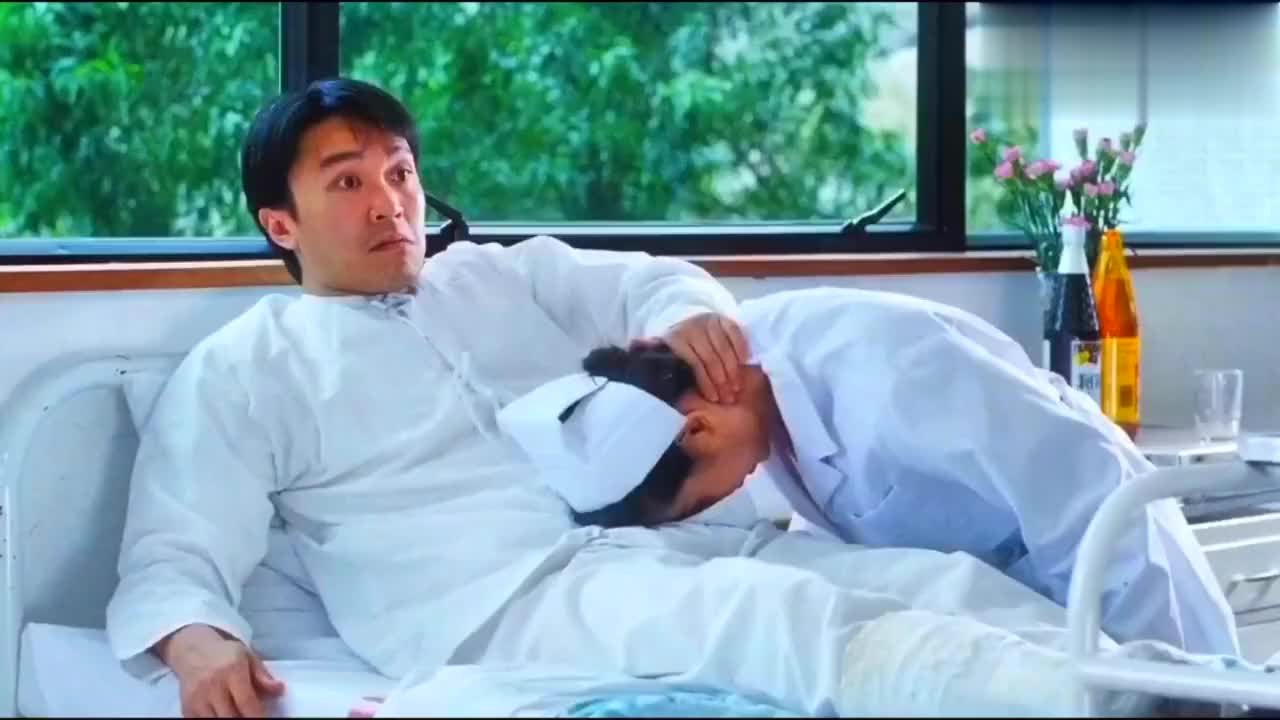 逃学威龙3美女为了躲星爷换了十几份工,最后还是没能躲过