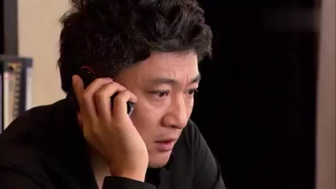 周炜和妻子亮相合集,周炜头发全白完全认不出!和老婆像是两代人