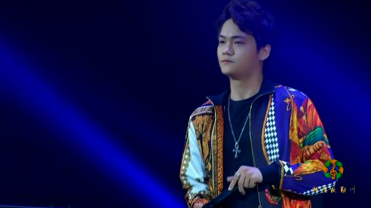 展展经典歌曲《沙漠骆驼》包头现场版