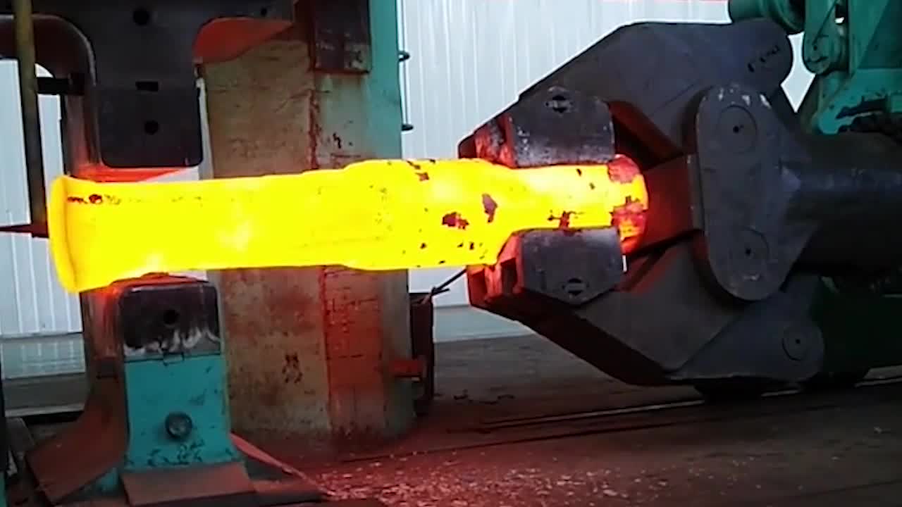 令人敬畏的钢铁锻造和机械加工过程