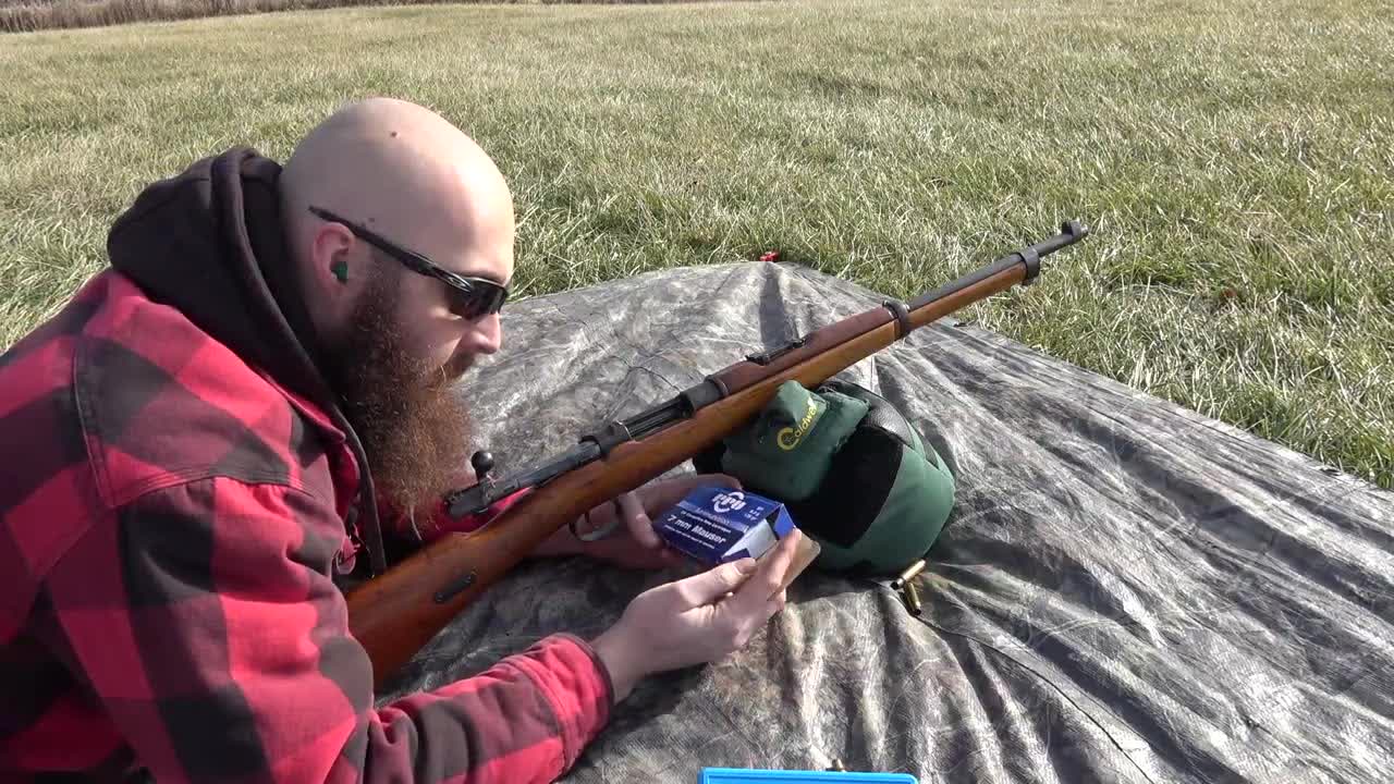 曼利夏m1895手动步枪,野外射击实测,拉栓很顺畅!