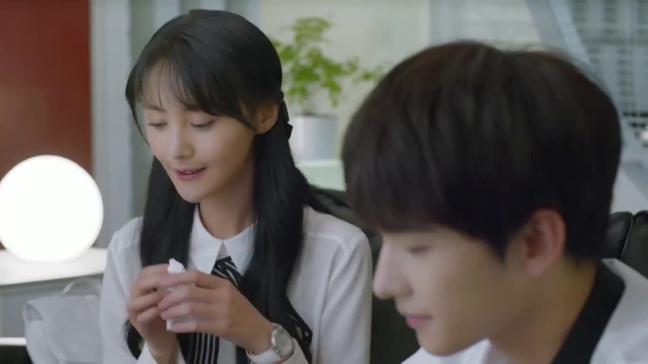 还以为男友不带自己是避免尴尬,终究是郑爽自恋了