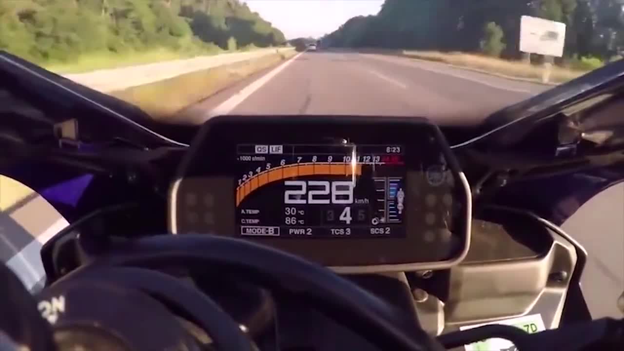 机车摩托:杜卡迪大魔鬼,和雅马哈r1 为您推荐: 雅马哈r1飙到299时速