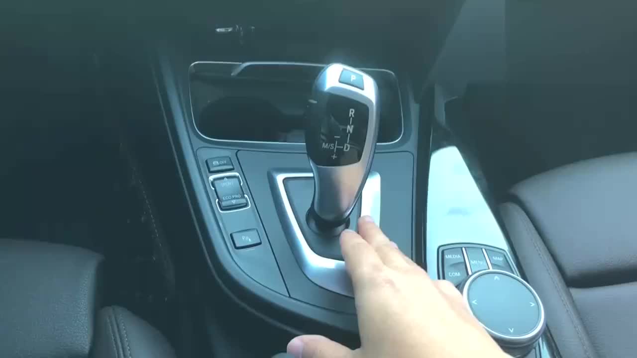 自动挡s档怎么挂,能直接d挡挂吗?要不要踩刹车