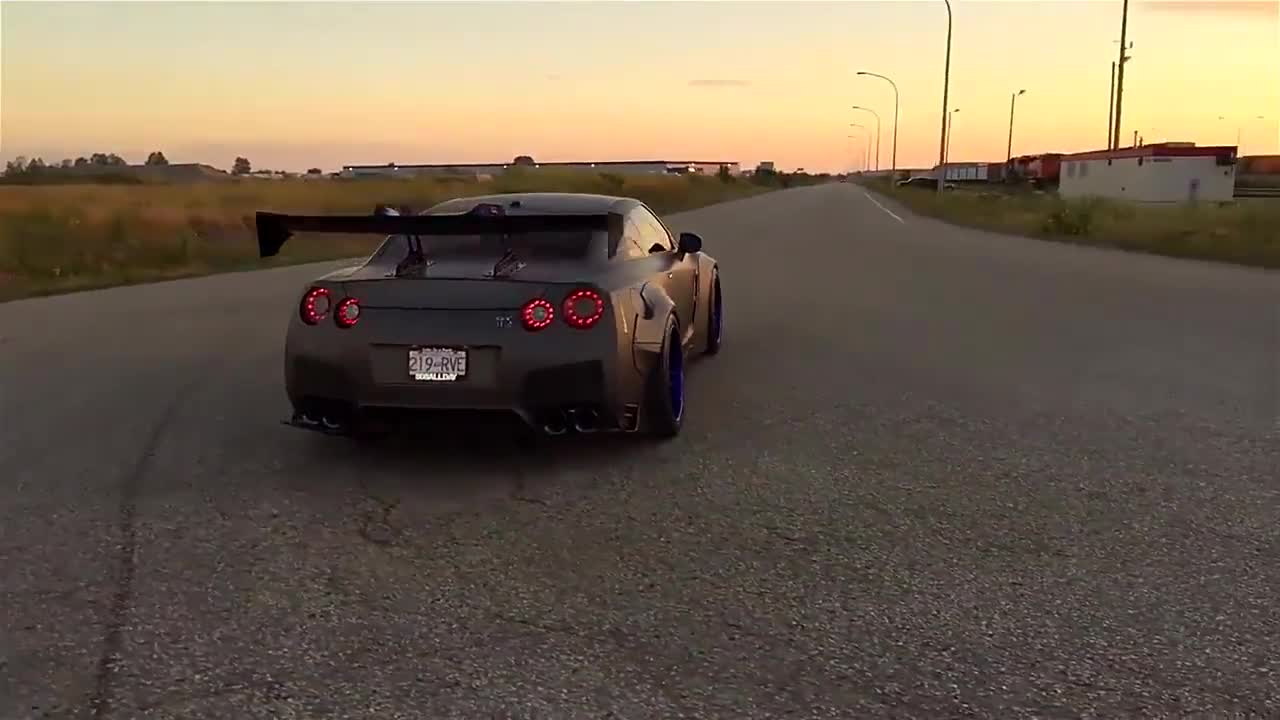 战神gtr单挑西装暴徒rs6,直线起步就搞定,太强了 为您推荐: 凯迪拉 