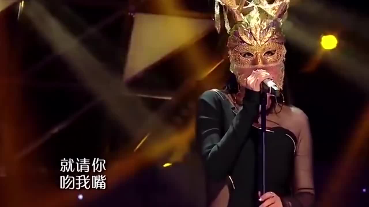 谭维维翻唱崔健《假行僧》华阴老腔一声喊,不愧是摇滚女王