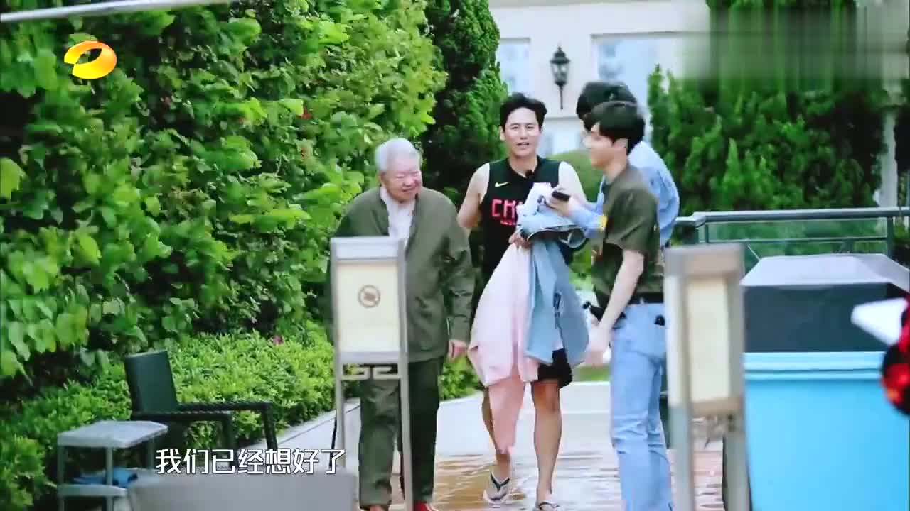 兄弟互怼日常 大张伟一开口准没好事 把于晓光怼的明明白白 大张伟 于晓光 新浪新闻 兄弟互怼日常 大张伟一开口准没好事 把于晓光怼的明明白白 大张伟 于晓光 新浪新闻