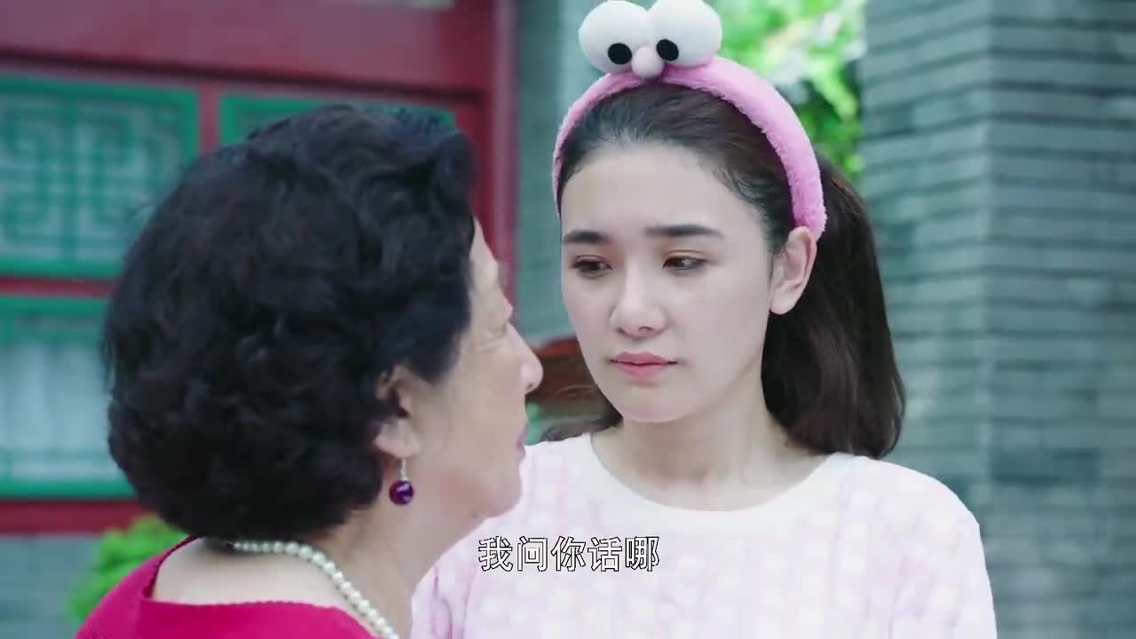 暖暖的幸福:美女在学校很受欢迎,好多追求者给她送东西