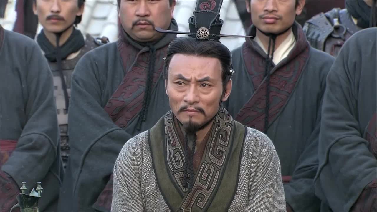 范雎妒忌白起的军功,迫使秦王名白起回国