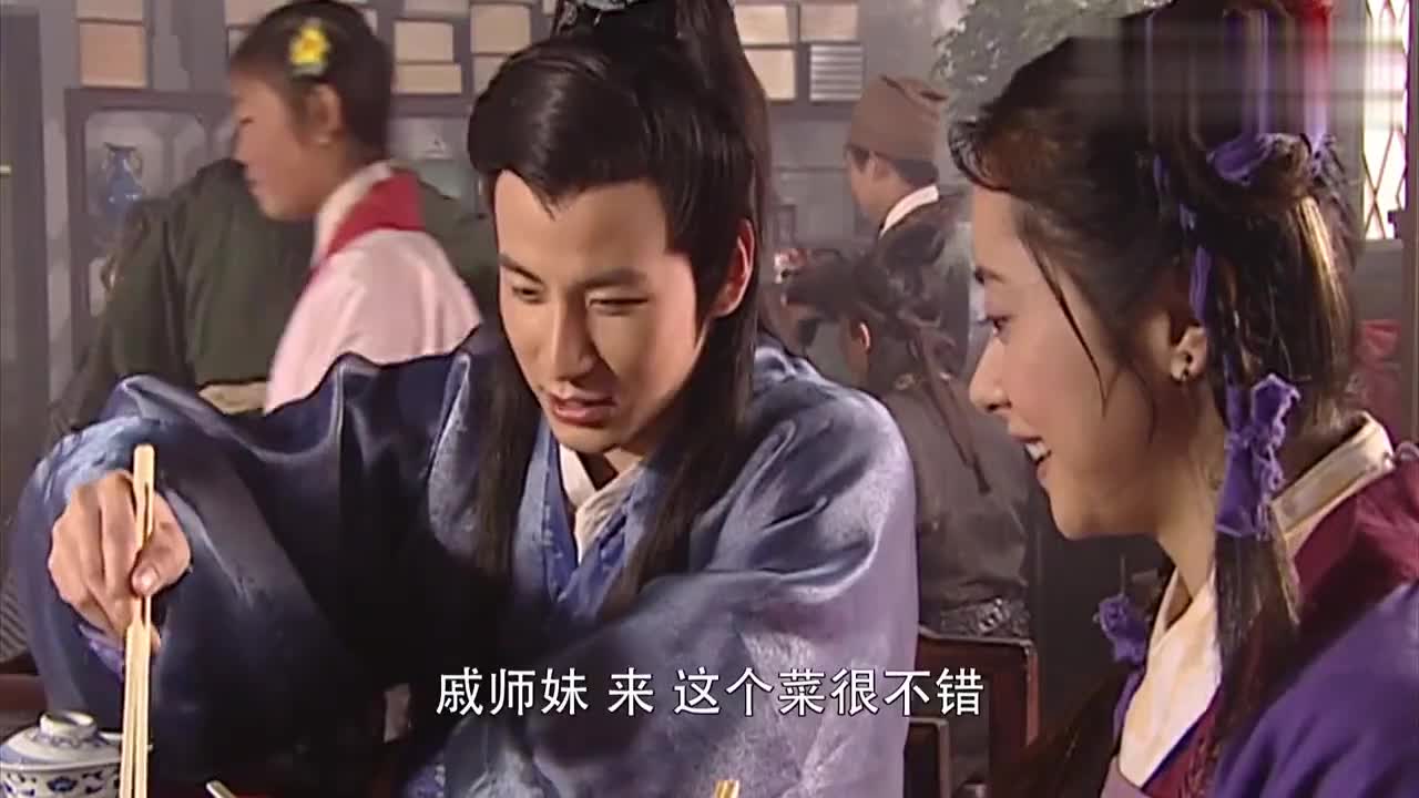 连城诀:万门弟子在寿宴的饮宴上,伙同众弟子让狄云出糗拳打脚踢